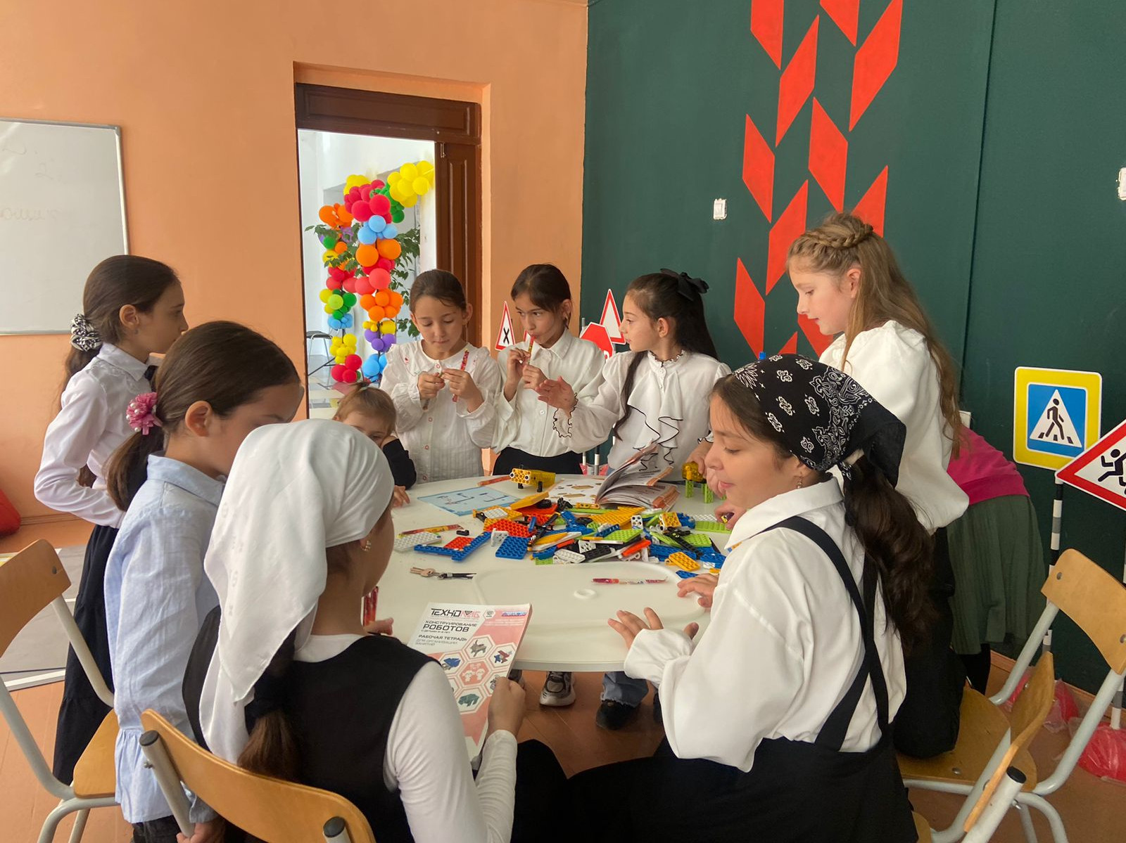 Рабочие будни в отделении семьи: время с подопечными